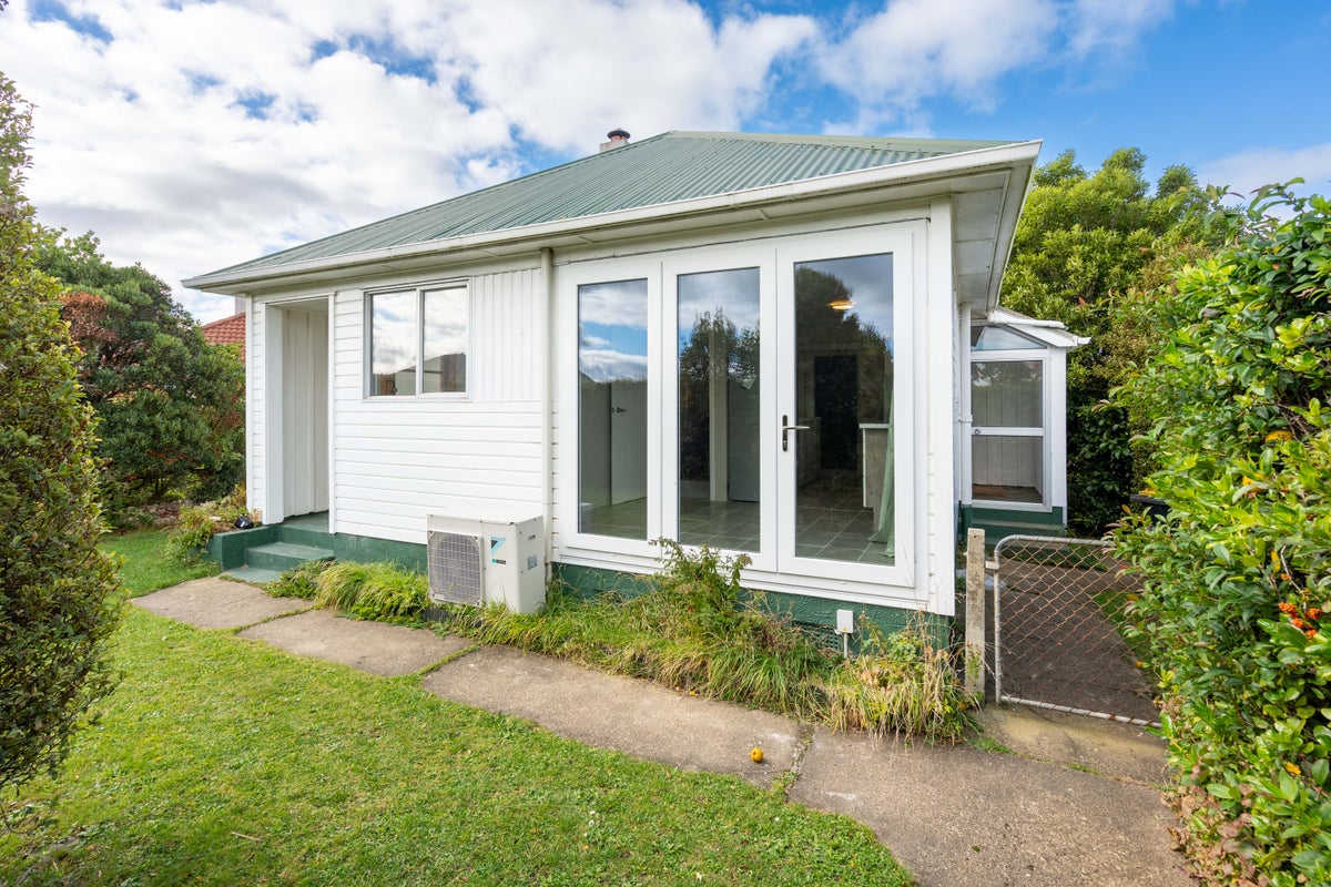 61 Clermiston Avenue, Corstorphine, Dunedin - Carousel 1