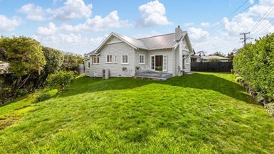 9 Challinor Crescent, Mount Albert, Auckland - Carousel 1
