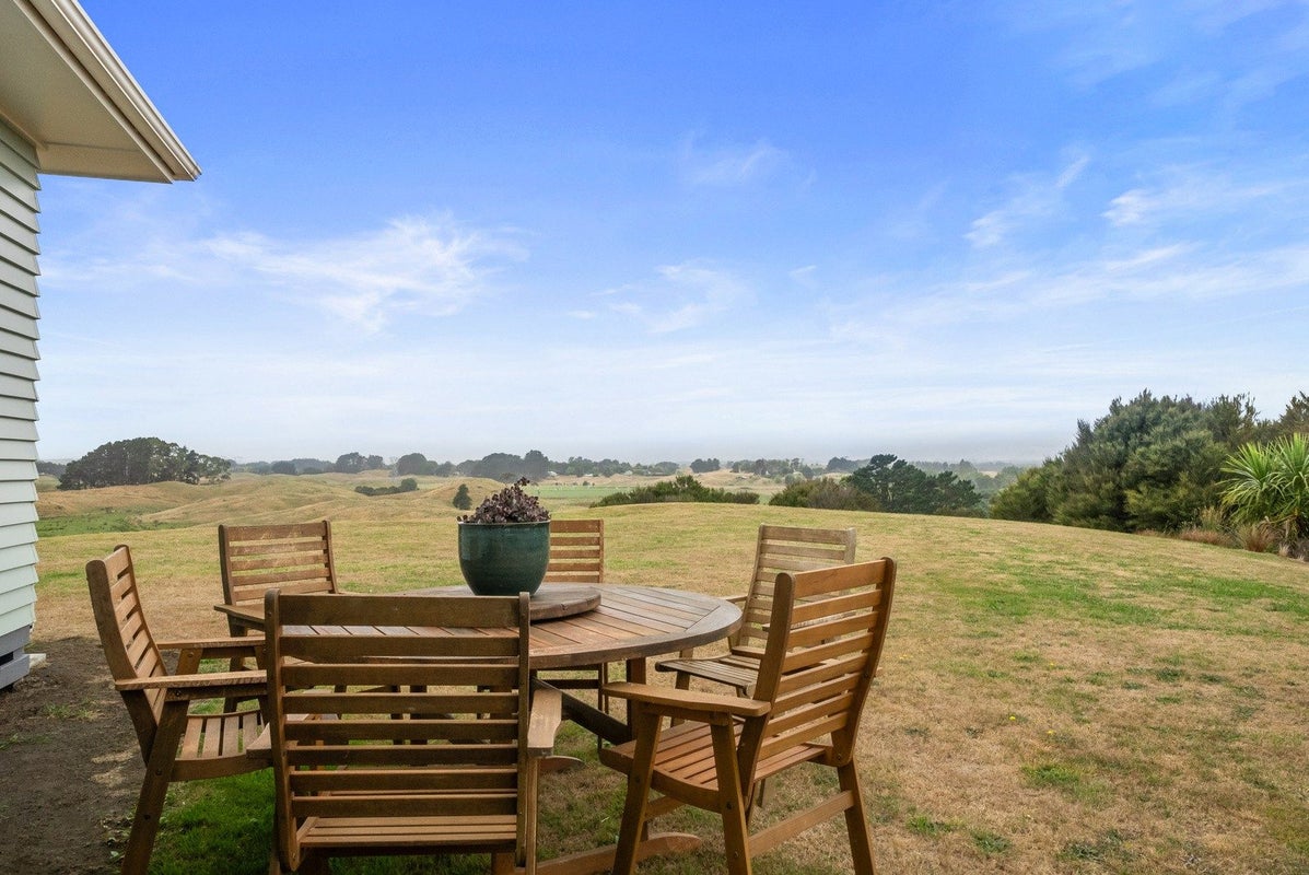398 Hokio Sand Road, Hokio Beach, Levin - Carousel 2
