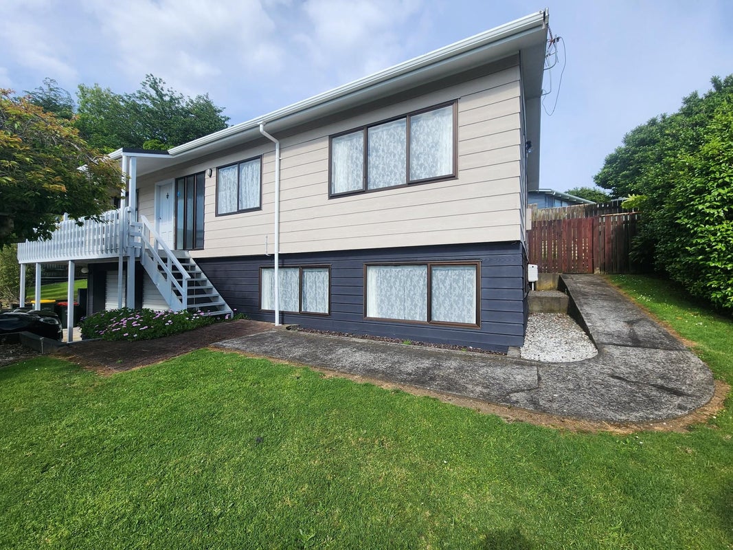 6 Winstone Place, Highlands Park, New Plymouth - Carousel 1