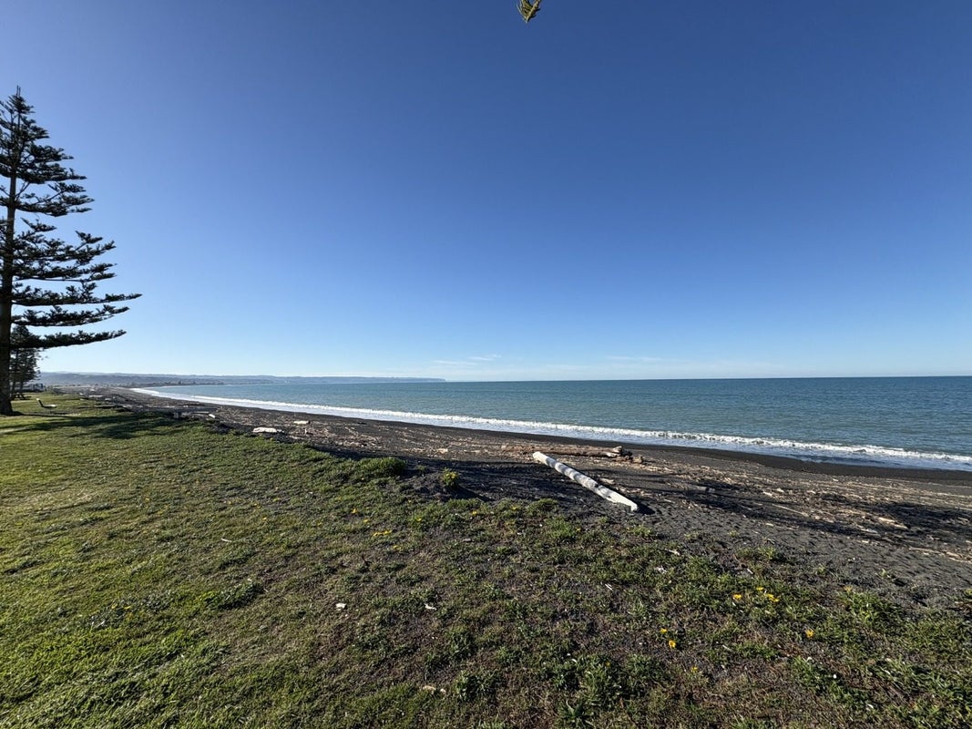 81 The Esplanade, Westshore, Napier - Carousel 2