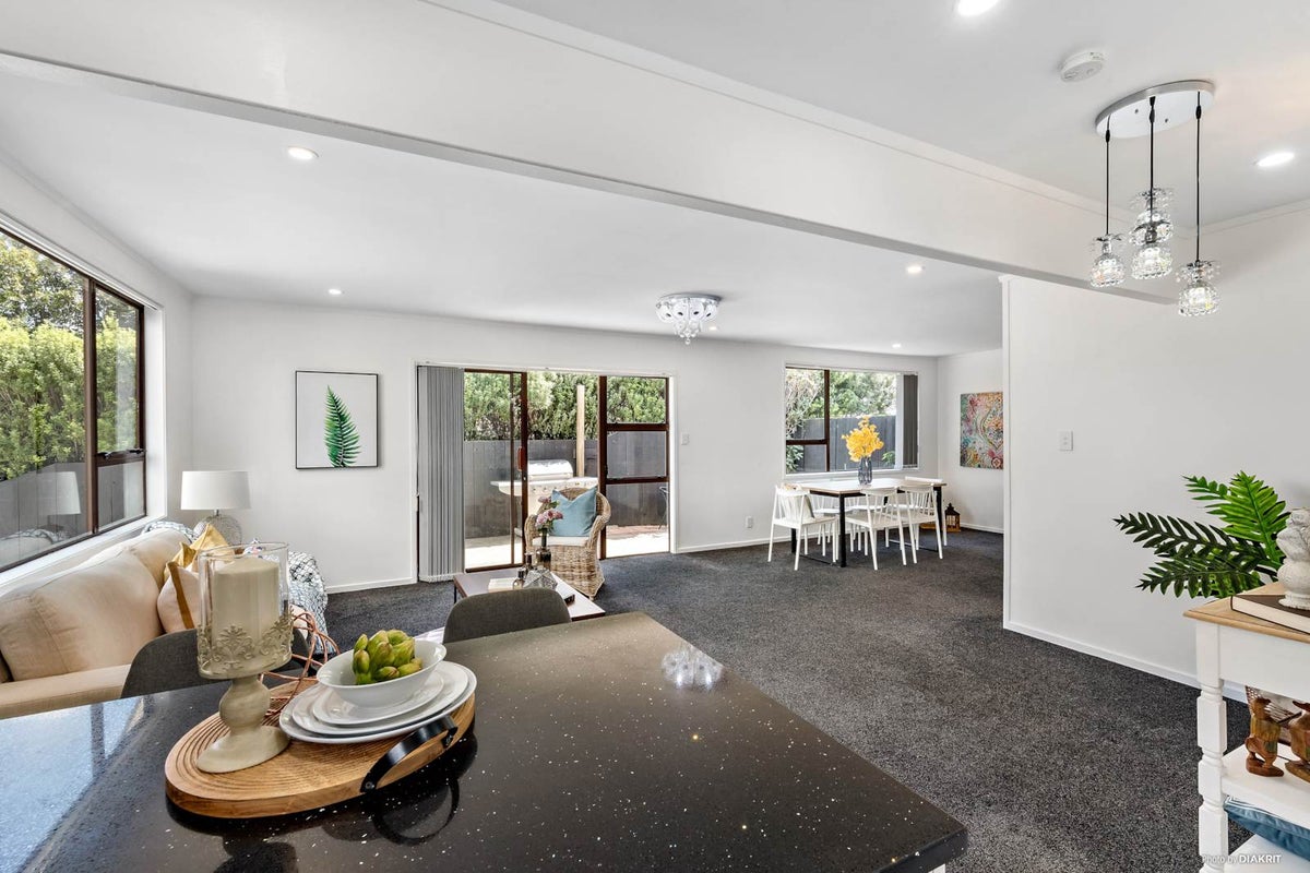 1/56 Challen Close, Conifer Grove, Takanini - Carousel 2