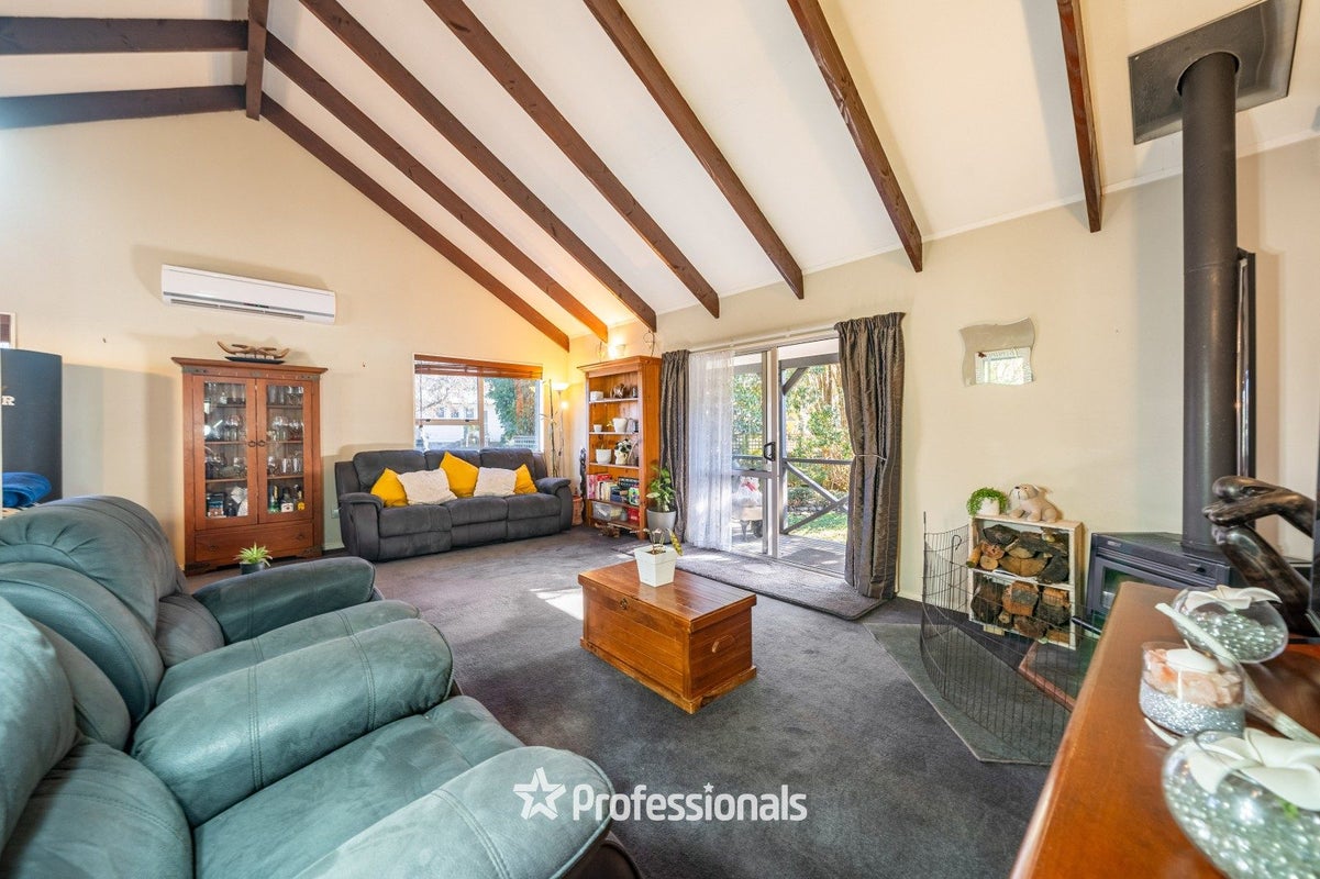 60 Larchmont Grove, Totara Park, Upper Hutt - Carousel 2