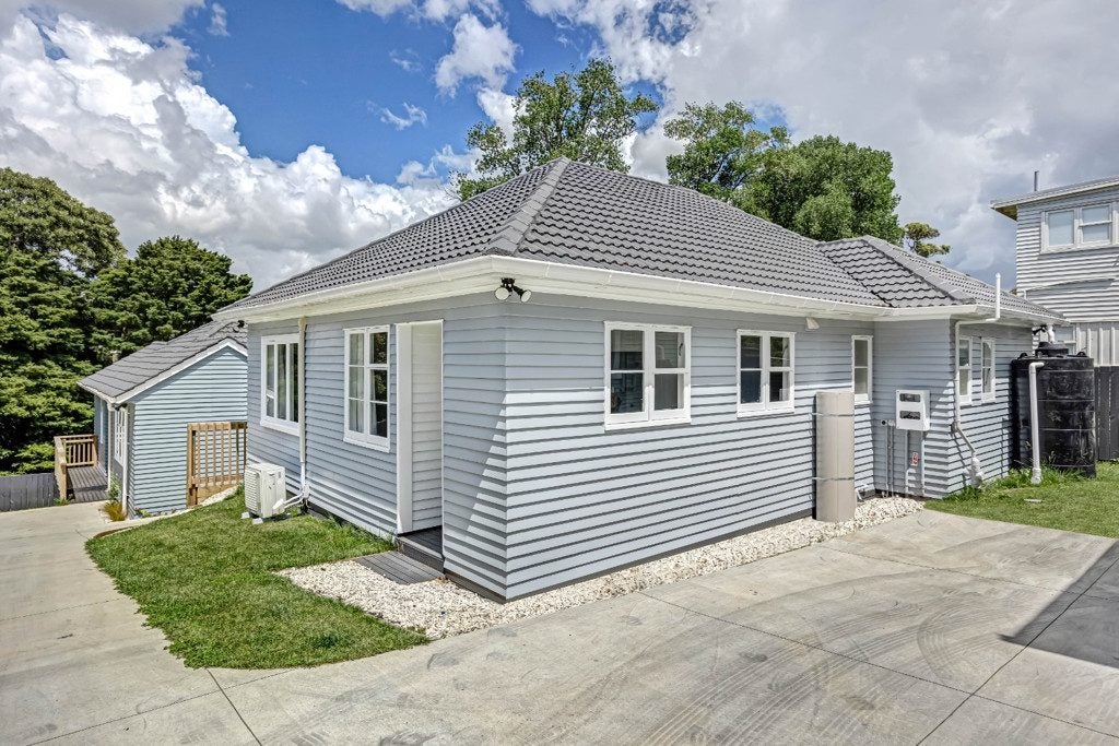 25A Torino Street, Point England, Auckland - Carousel 1