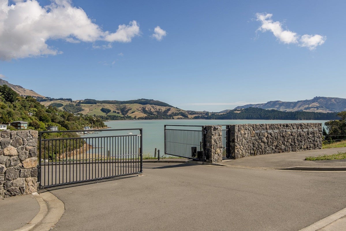 25 Te Wharau Lane, Charteris Bay, Lyttelton - Carousel 1