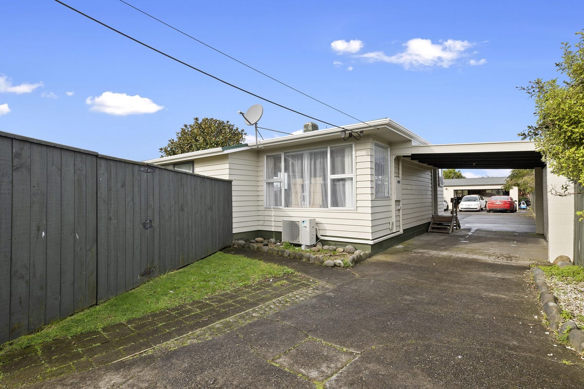 26D Simons Street, Moturoa, New Plymouth - Carousel 1