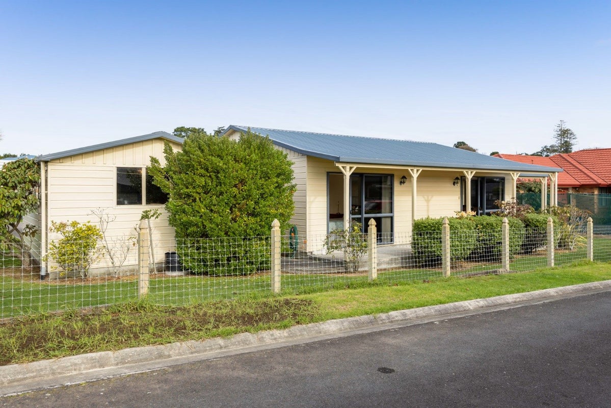 106 Smart Road, Glen Avon, New Plymouth - Carousel 1