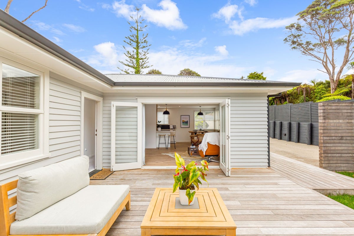 29 Awhiorangi Promenade, Swanson, Auckland - Carousel 2