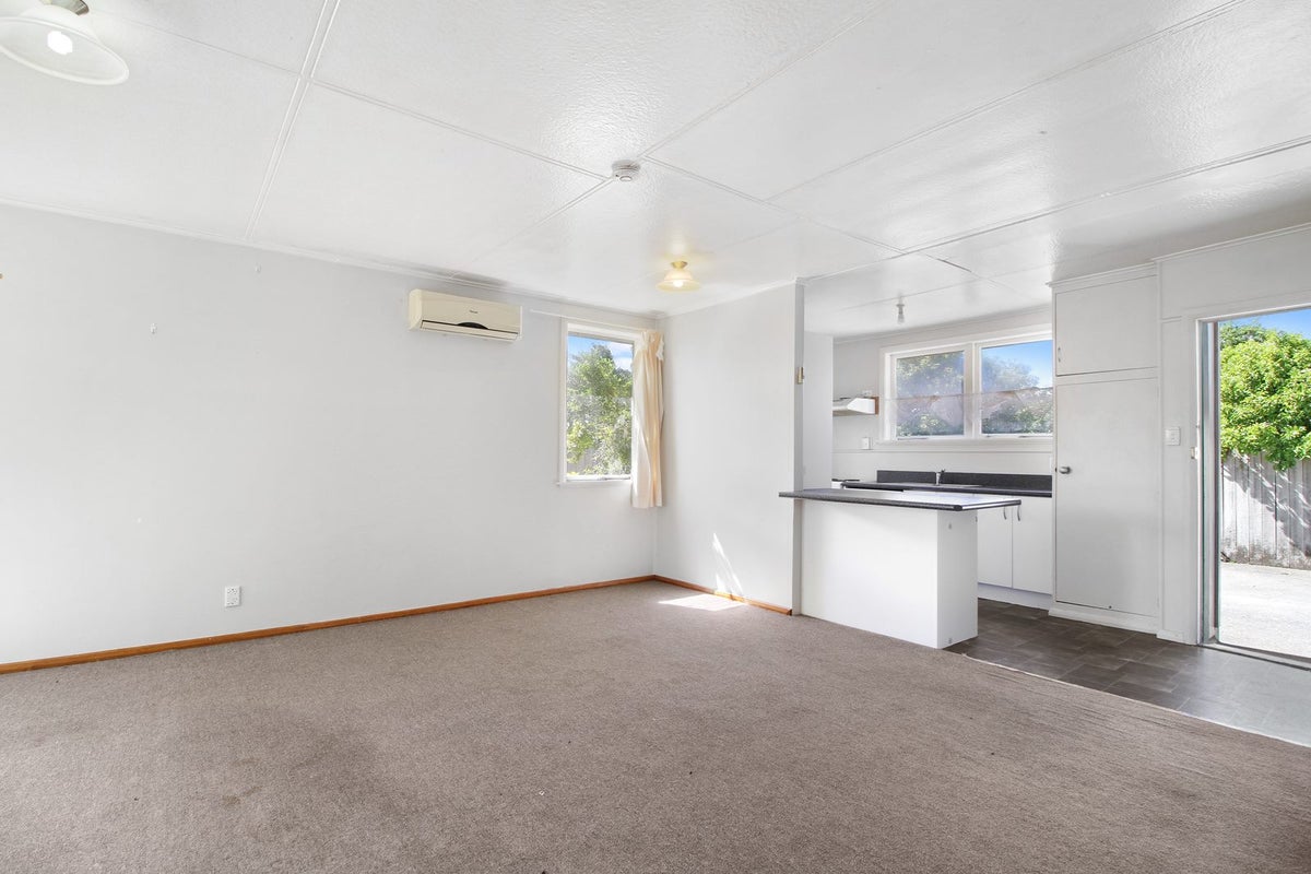 6 Slim Street, Bader, Hamilton - Carousel 2
