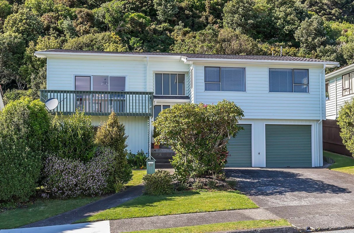 43 Woodman Drive, Tawa, Wellington - Carousel 1