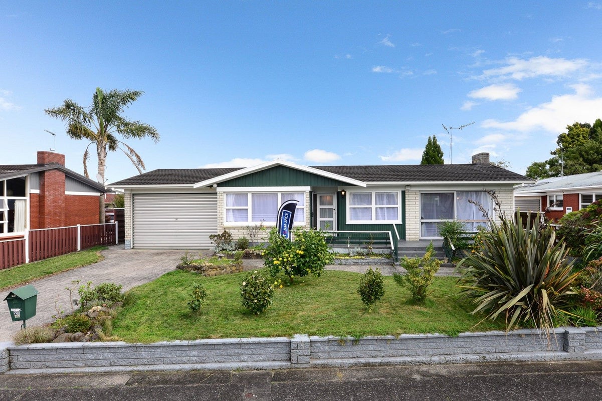 27 Claremont Avenue, Chartwell, Hamilton - Carousel 1