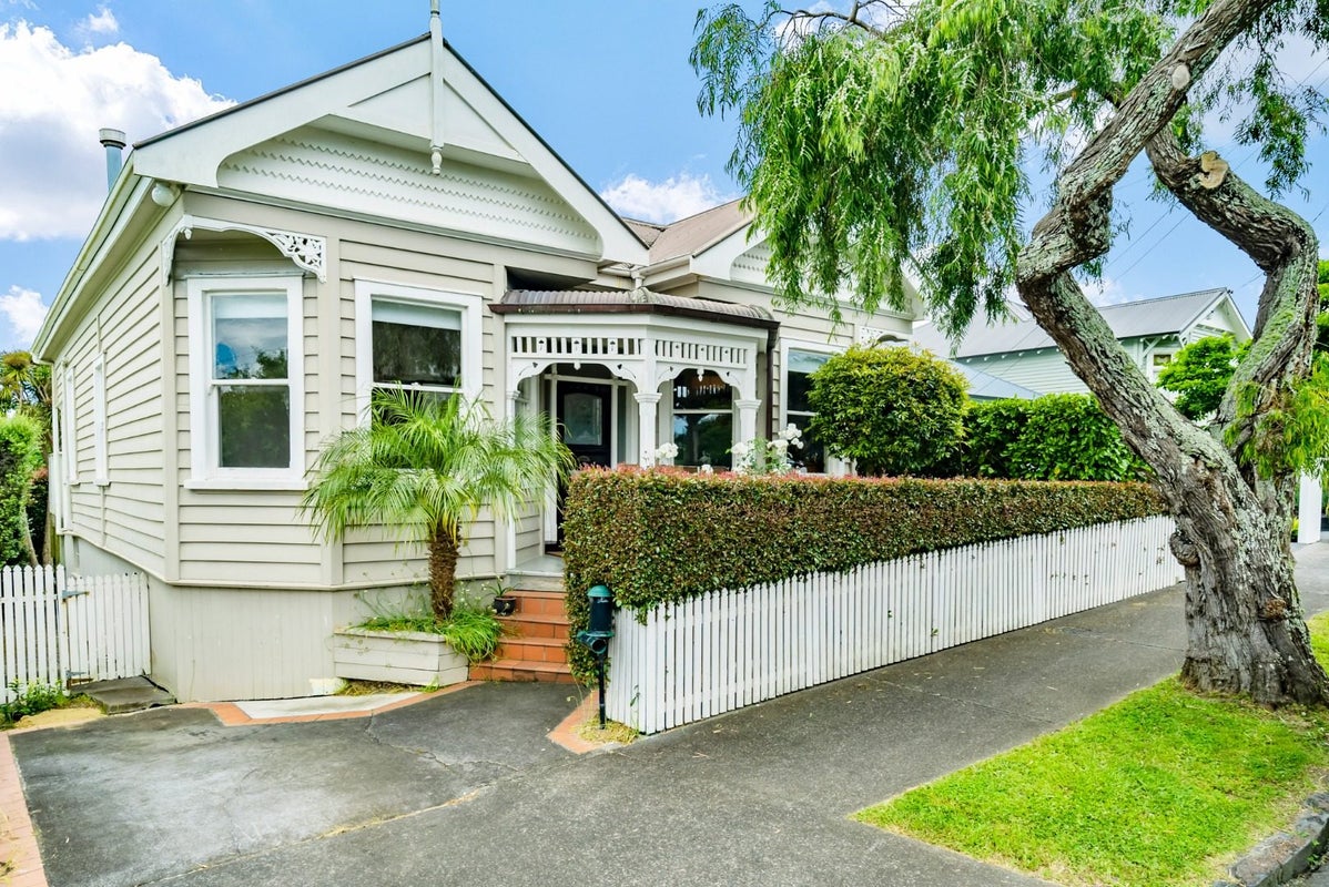 15 Sherwood Avenue, Grey Lynn, Auckland - Carousel 1