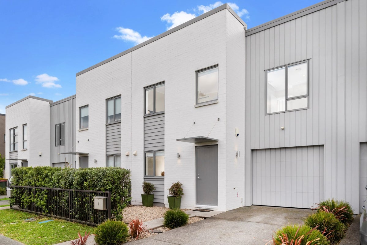 7 Nganui Avenue, Takanini, Auckland - Carousel 1