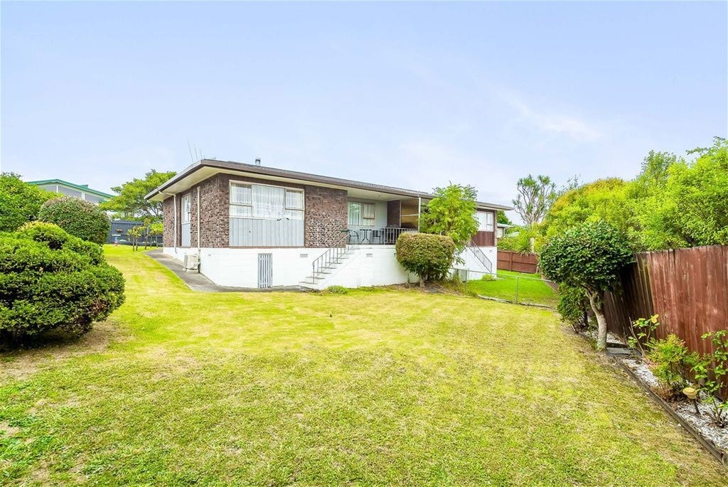3/38 Kirrie Avenue, Te Atatu South, Auckland - Carousel 1