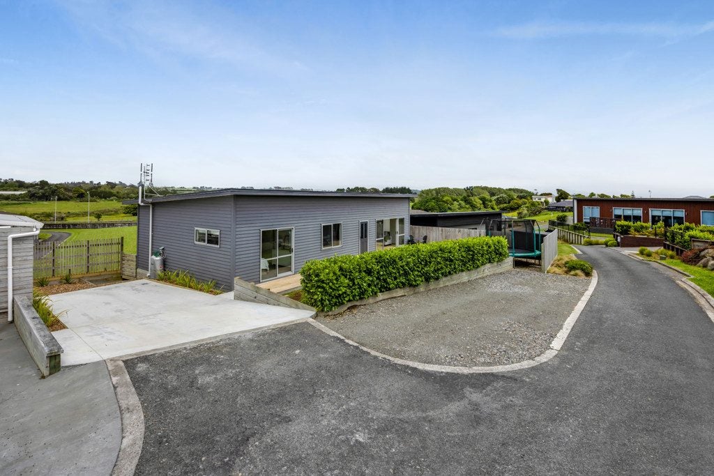 5A Hinz Lane, Bell Block, New Plymouth - Carousel 36