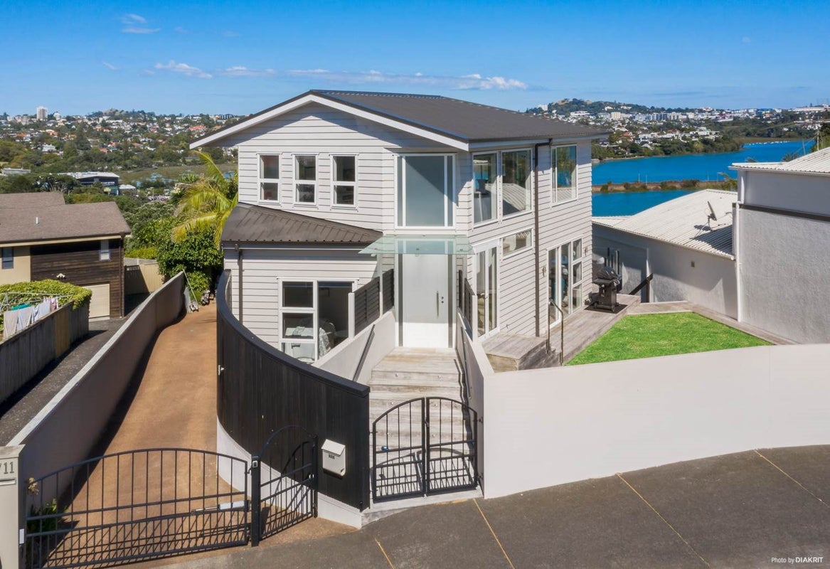 3/11 Awarua Crescent, Orakei, Auckland - Carousel 2
