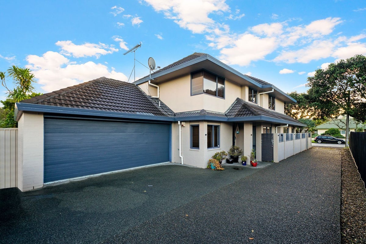 1/6 Eastern Beach Road, Eastern Beach, Auckland - Carousel 2