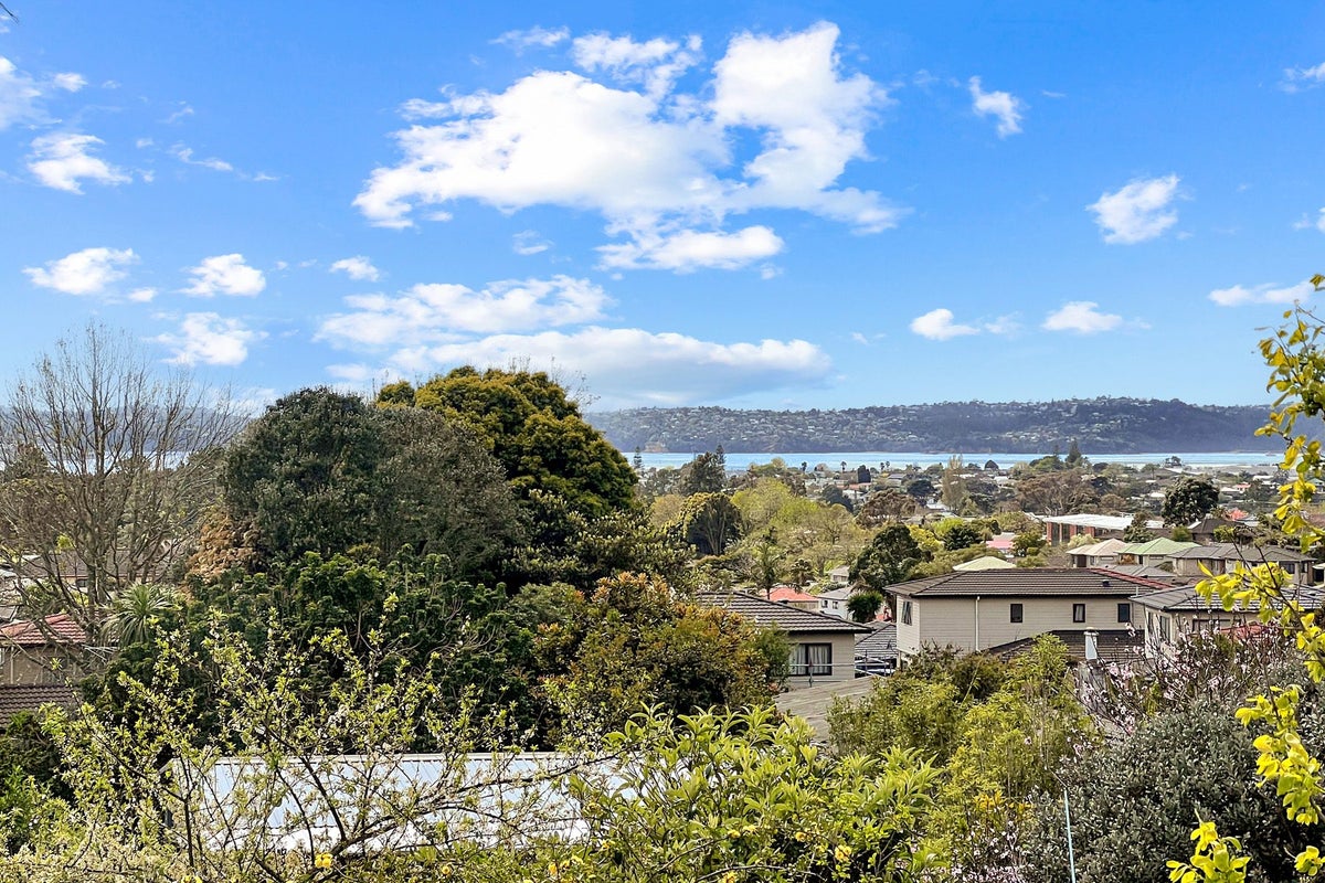 2/1 Sari Place, Massey, Auckland - Carousel 23