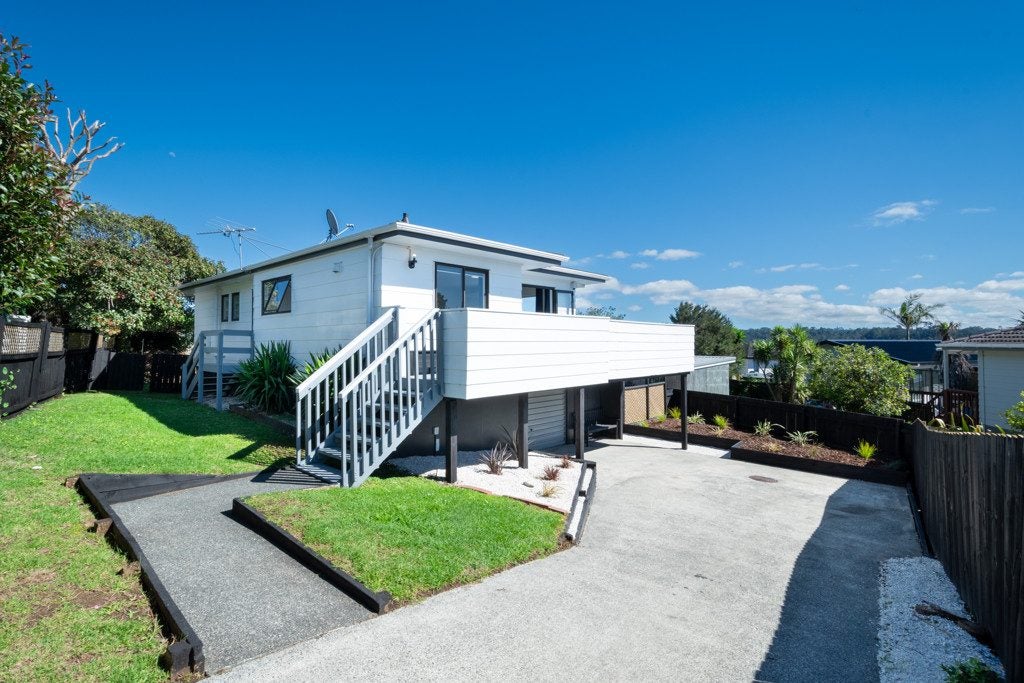 2/25 Clearview Heights, Ranui, Auckland - Carousel 1
