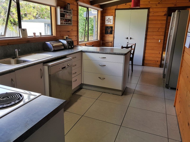 18 Rata Street, Tokomaru, Palmerston North - Carousel 2