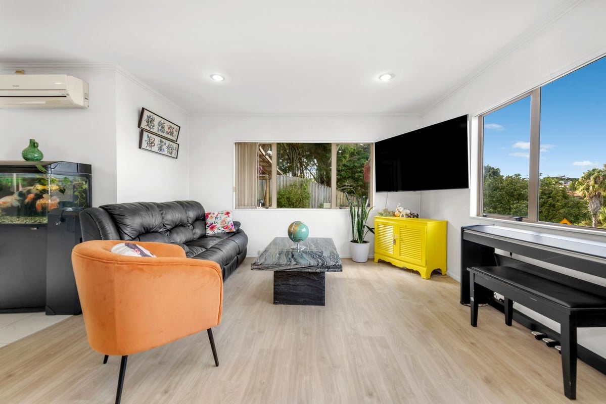 3 Fairchild Avenue, Goodwood Heights, Auckland - Carousel 2