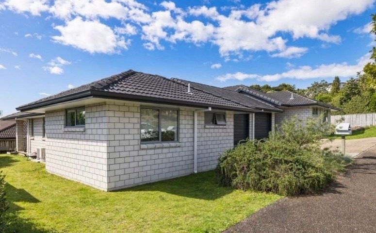 5 Caldera Crescent, Pyes Pa, Tauranga - Carousel 1