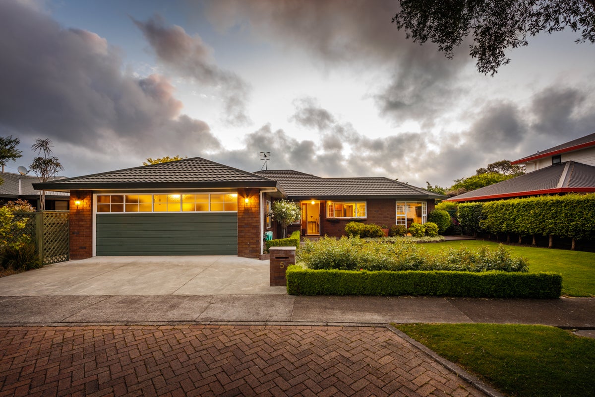 5 Olive Grove, Highbury, Palmerston North - Carousel 1