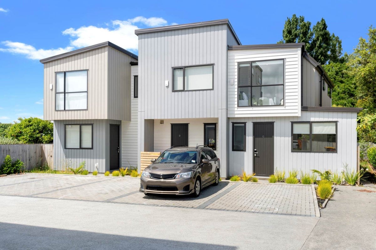 11C Mandarin Place, Half Moon Bay, Auckland - Carousel 1