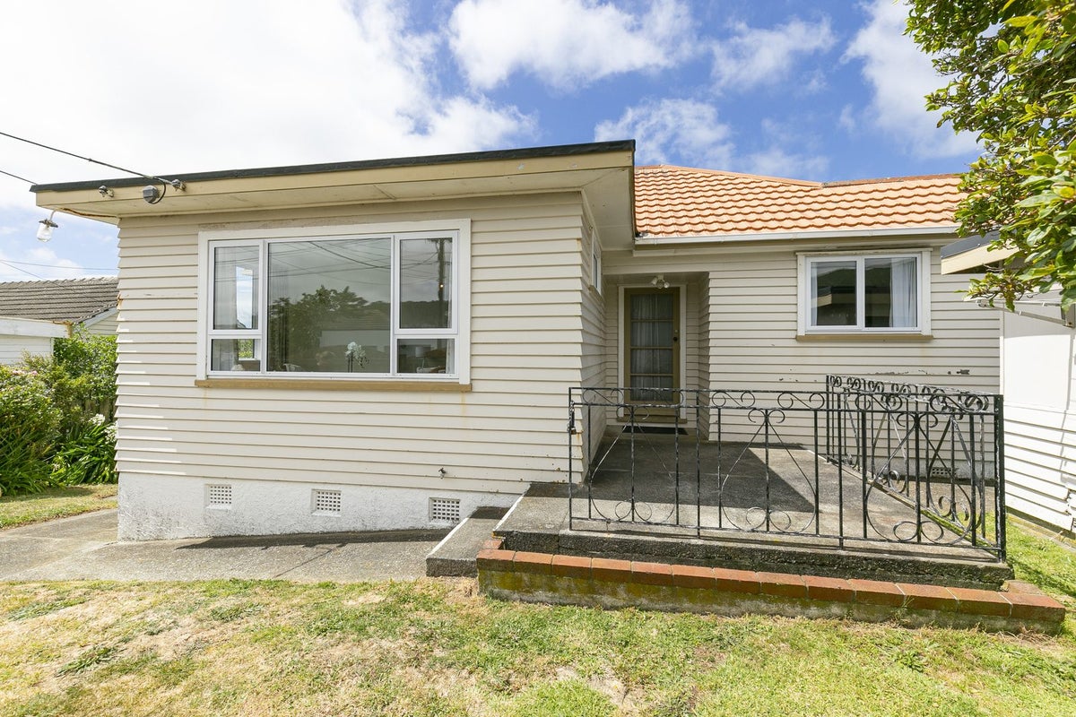 20 Fisher Street, Johnsonville, Wellington - Carousel 1