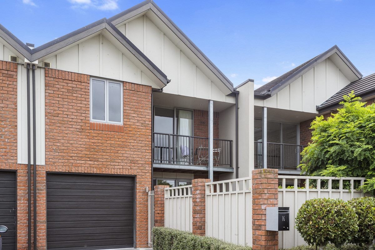 16 Henley Green, Northwood, Christchurch - Carousel 15