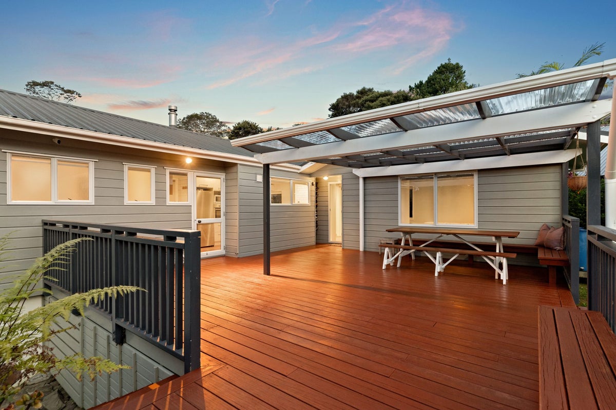 29A Cresta Avenue, Beach Haven, Auckland - Carousel 1