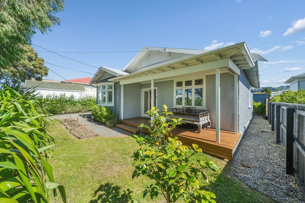35 Cuba Street, Petone, Lower Hutt - Carousel 1