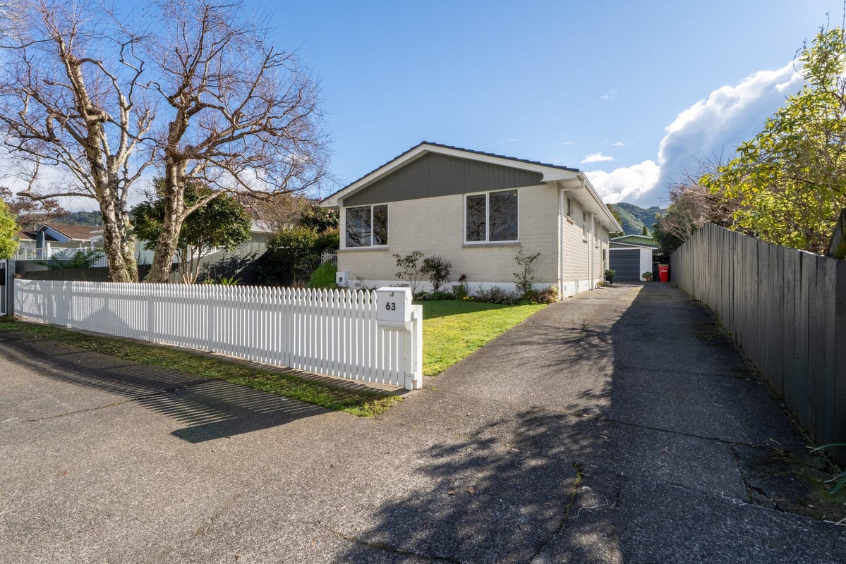 63 California Drive, Totara Park, Upper Hutt - Carousel 1