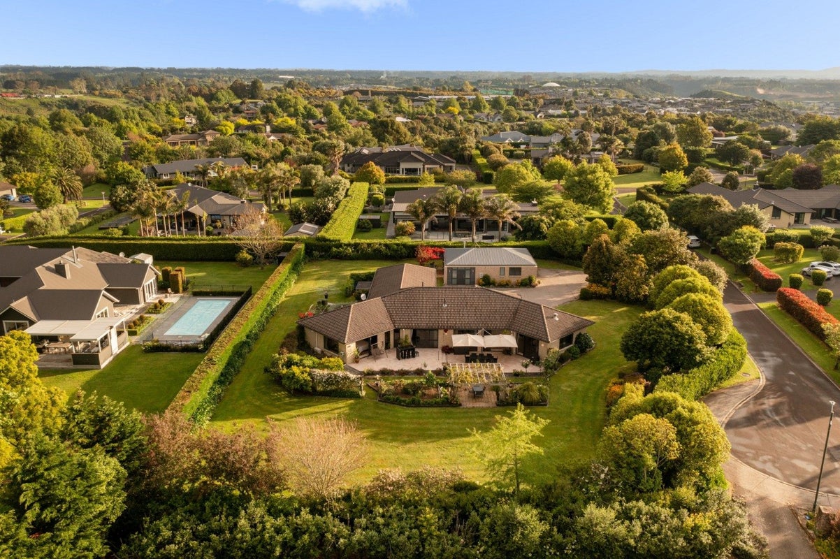 6 Jason Place, Pyes Pa, Tauranga - Carousel 1