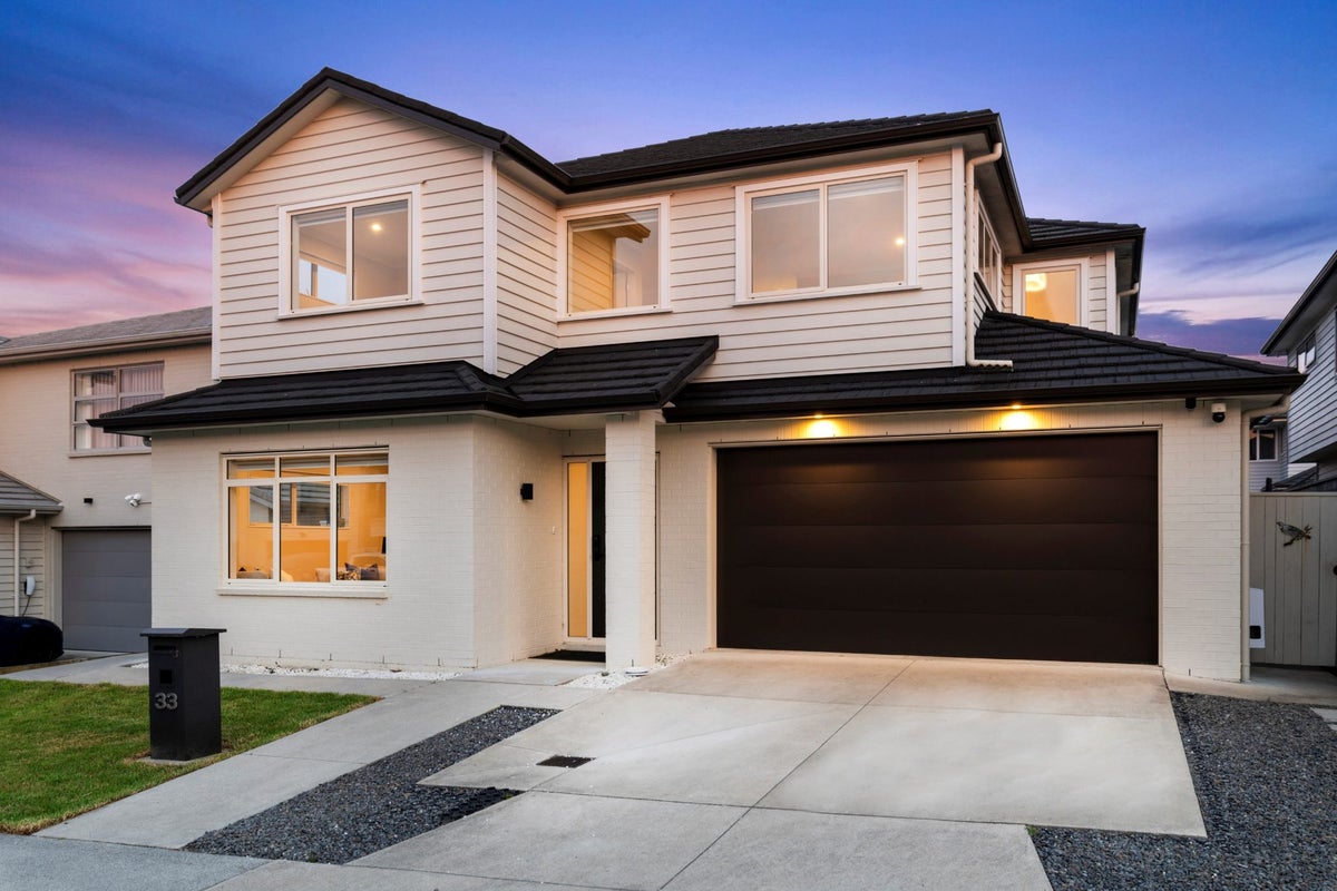 33 Nightingale Road, Flat Bush, Auckland - Carousel 1