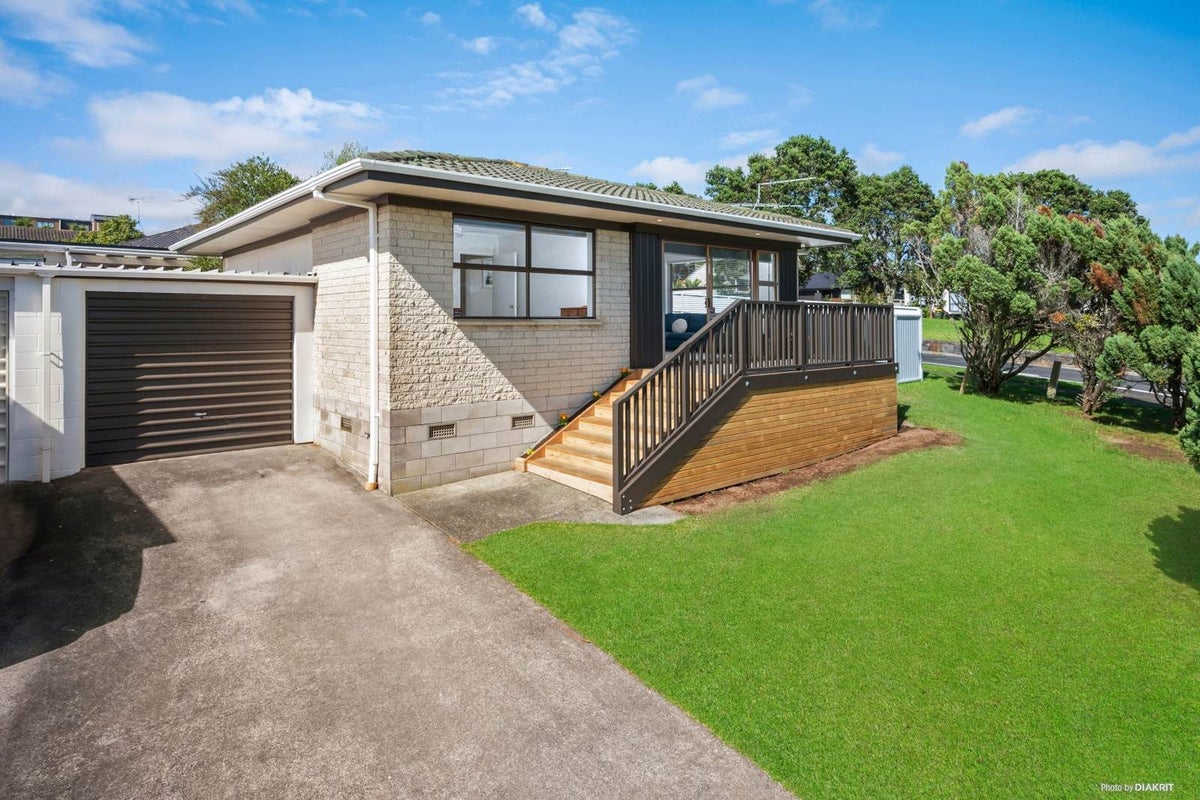 1/23 Cromdale Avenue, Highland Park, Auckland - Carousel 1