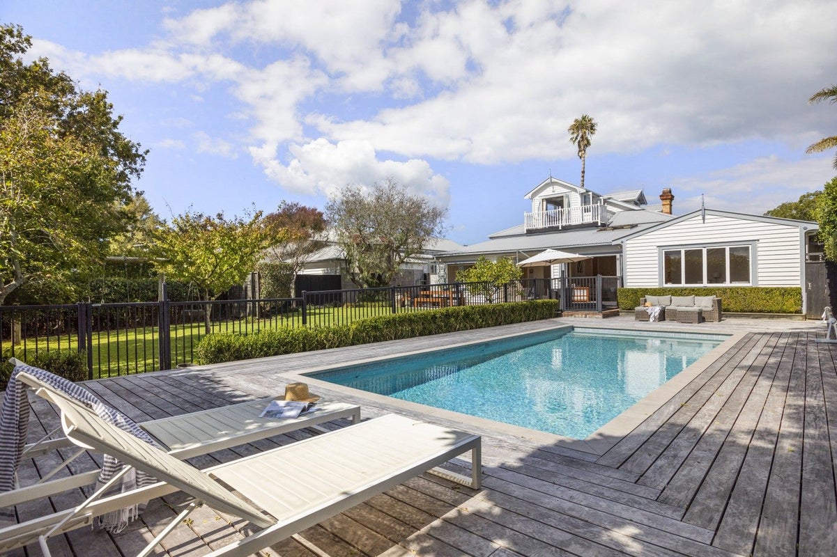 5 Summer Street, Stanley Point, Auckland - Carousel 1