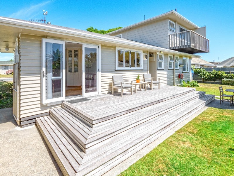 106 Warwick Road, Mayfair, Hastings - Carousel 1