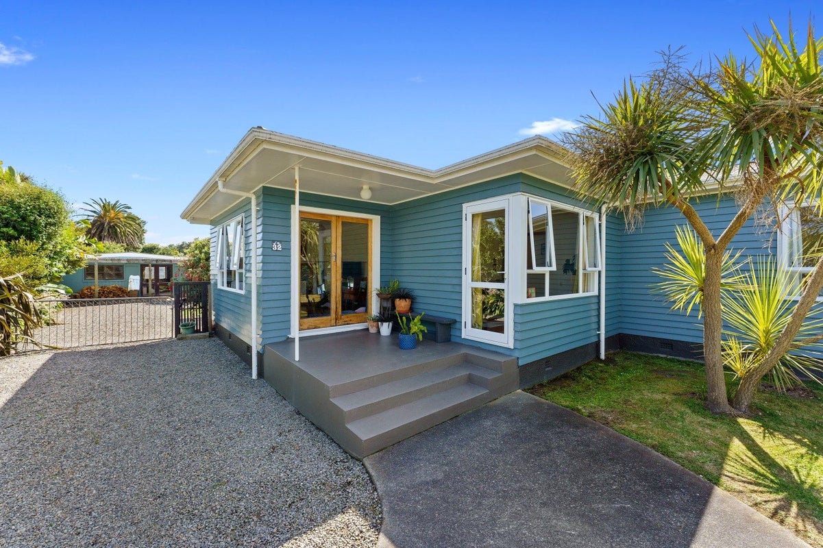 32 Kiharoa Street, Otaki Beach, Otaki - Carousel 2