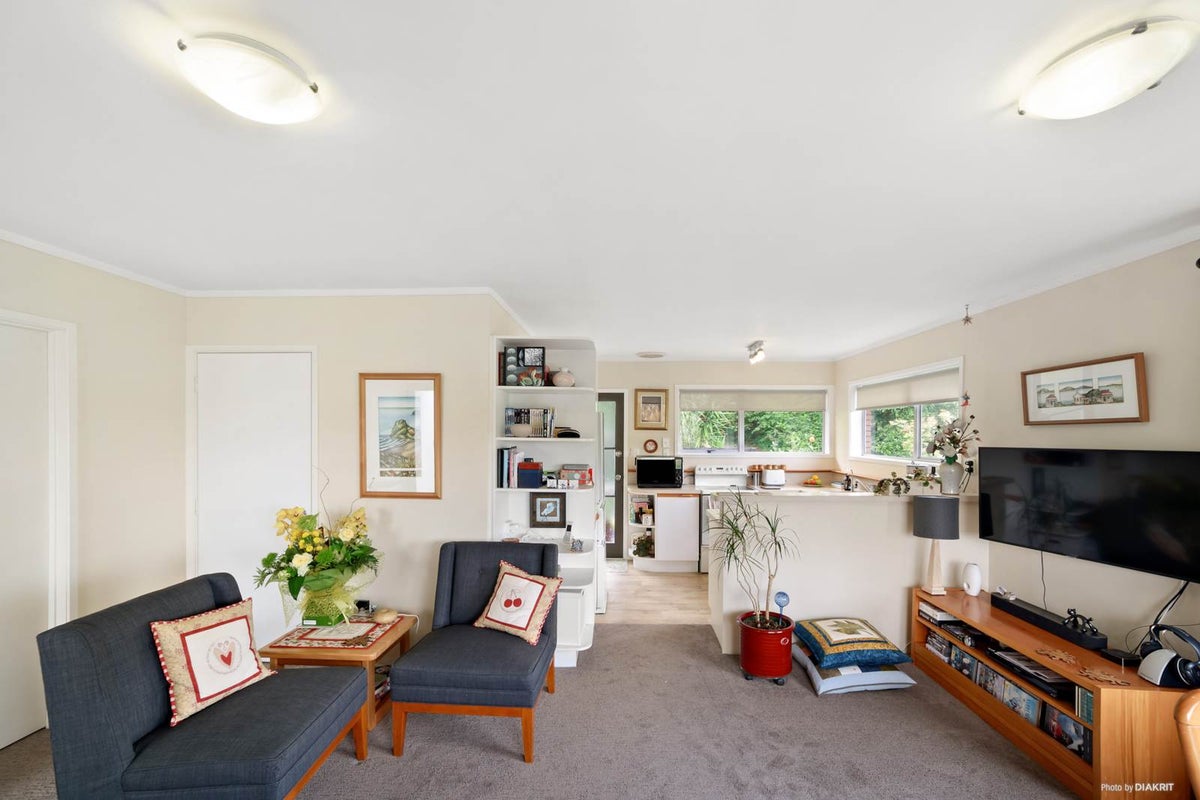 2/20 Morriggia Place, Bayview, Auckland - Carousel 2