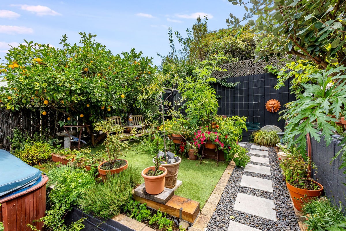304 Muritai Road, Eastbourne, Lower Hutt - Carousel 22