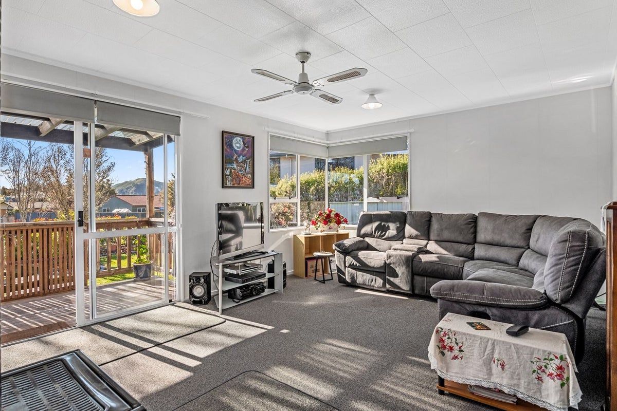 25 Hunt Terrace, Wakefield - Carousel 2