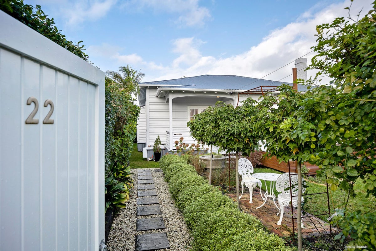 22 Kingsway Avenue, Sandringham, Auckland - Carousel 2