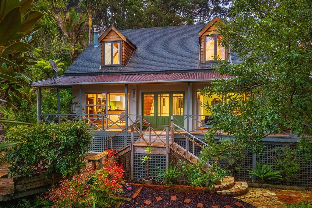 181 Laingholm Drive, Laingholm, Auckland - Carousel 1