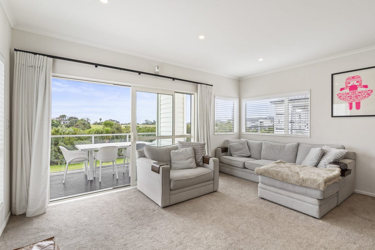 16 Atalanta Way, Beachlands, Auckland - Carousel 1