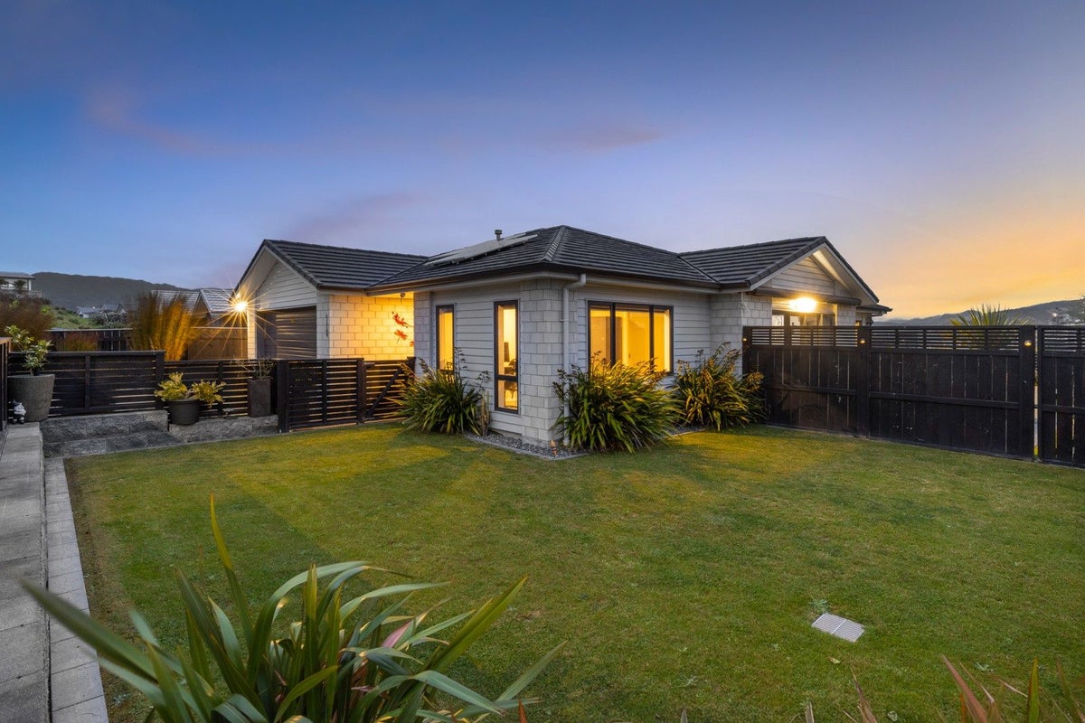 118 John Burke DR, Aotea, PORIRUA - Carousel 2