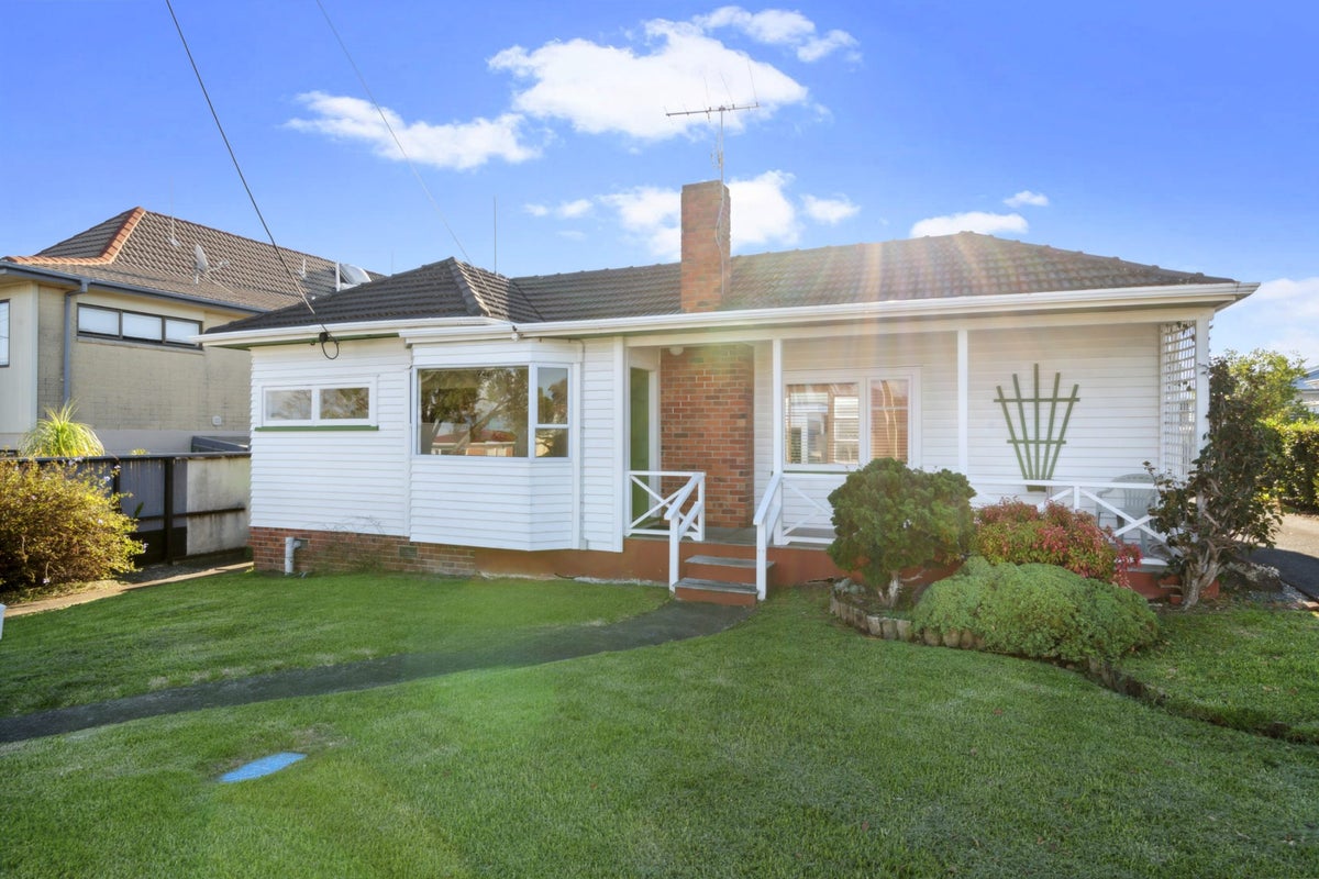2/5 ARGYLE TCE, Milford, Auckland - Carousel 2