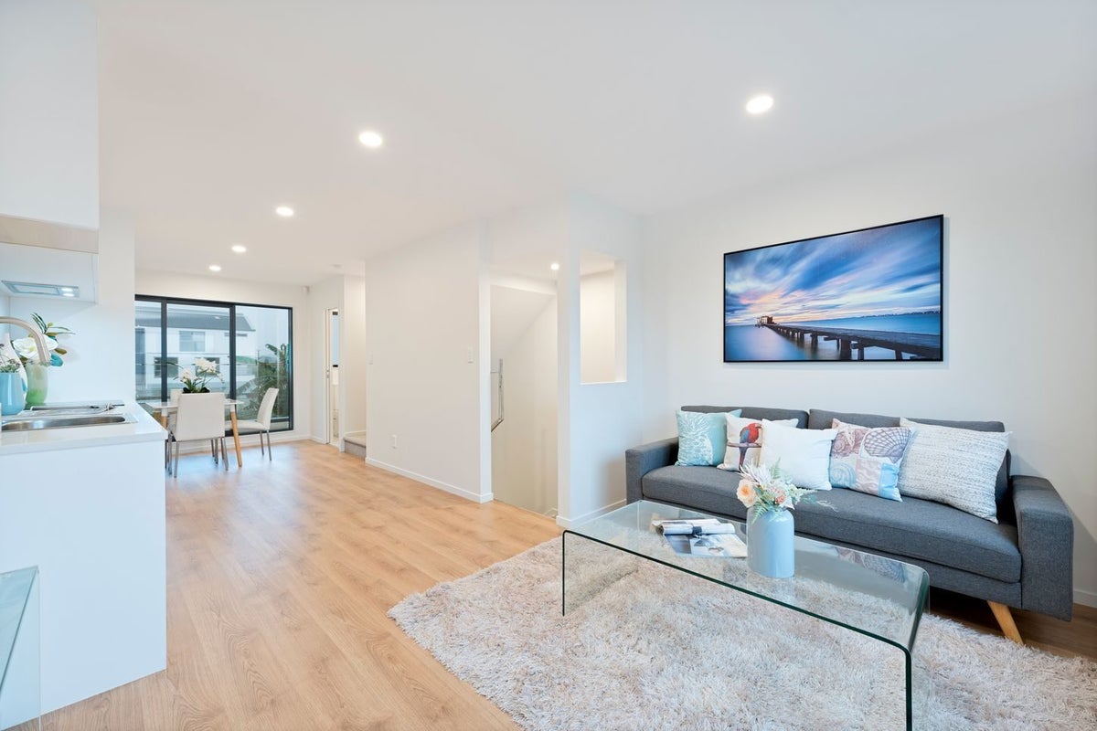 7/11 Hereford Street, Te Atatu Peninsula, Auckland - Carousel 1