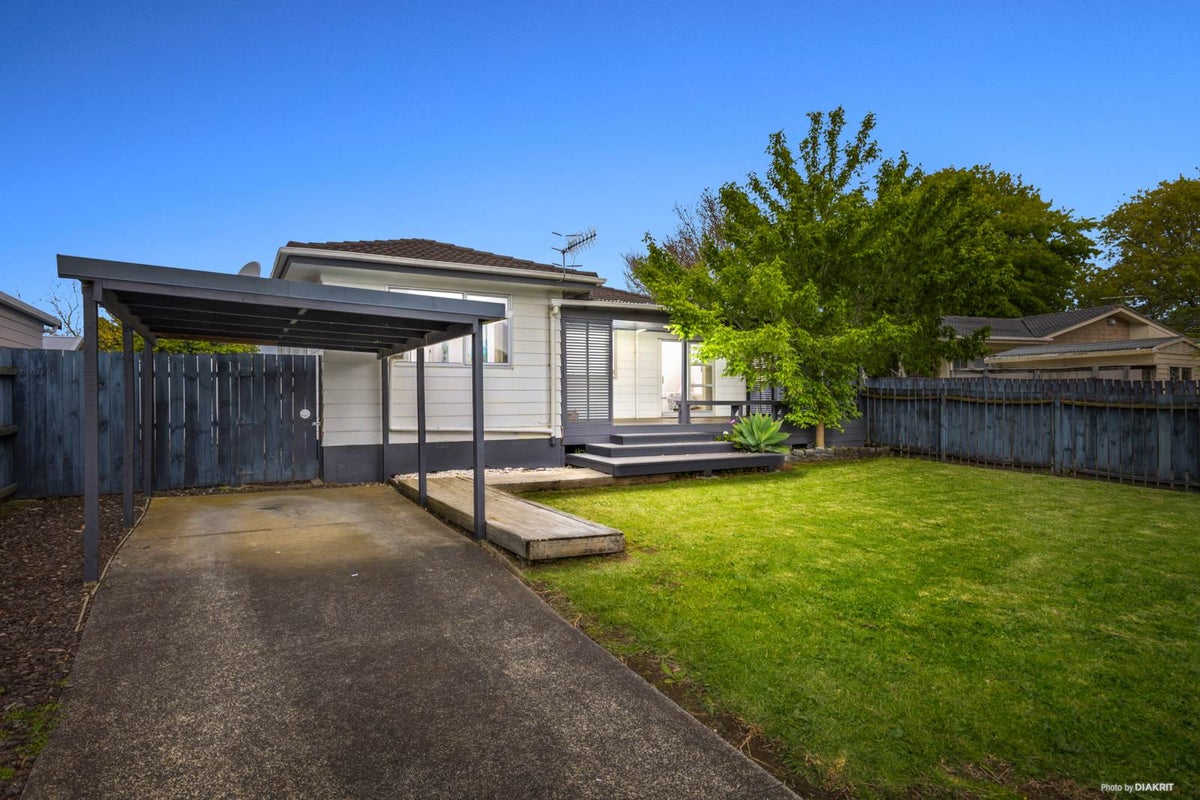 4 Glennandrew Drive, Half Moon Bay, Auckland - Carousel 2