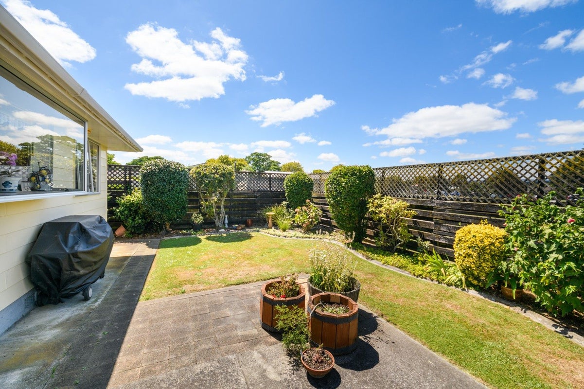 7 Haast Place, Awapuni, Palmerston North - Carousel 2